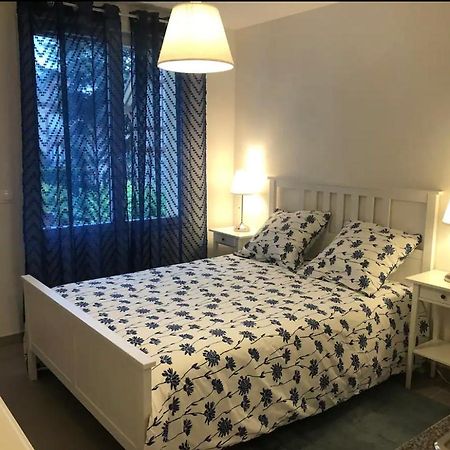 Studio A 300 M De La Gare De Mantes-La-Jolie Eksteriør billede