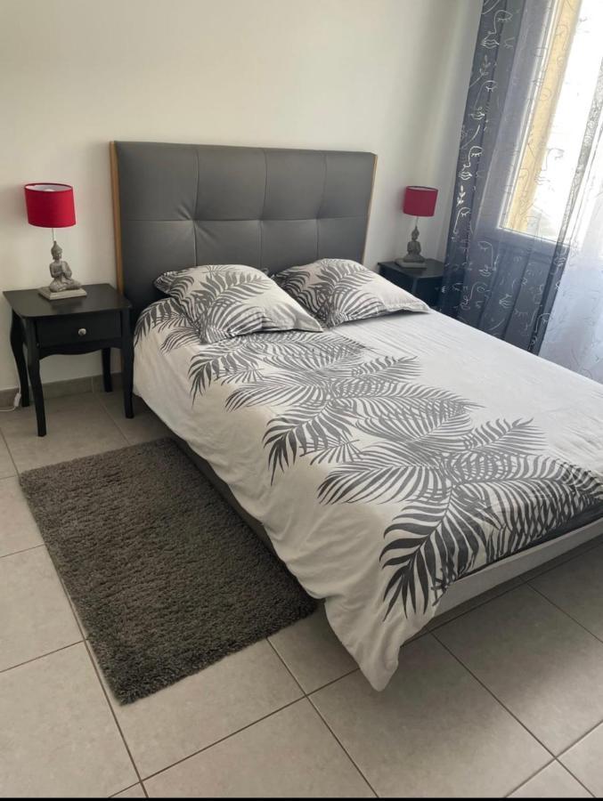 Studio A 300 M De La Gare De Mantes-La-Jolie Eksteriør billede