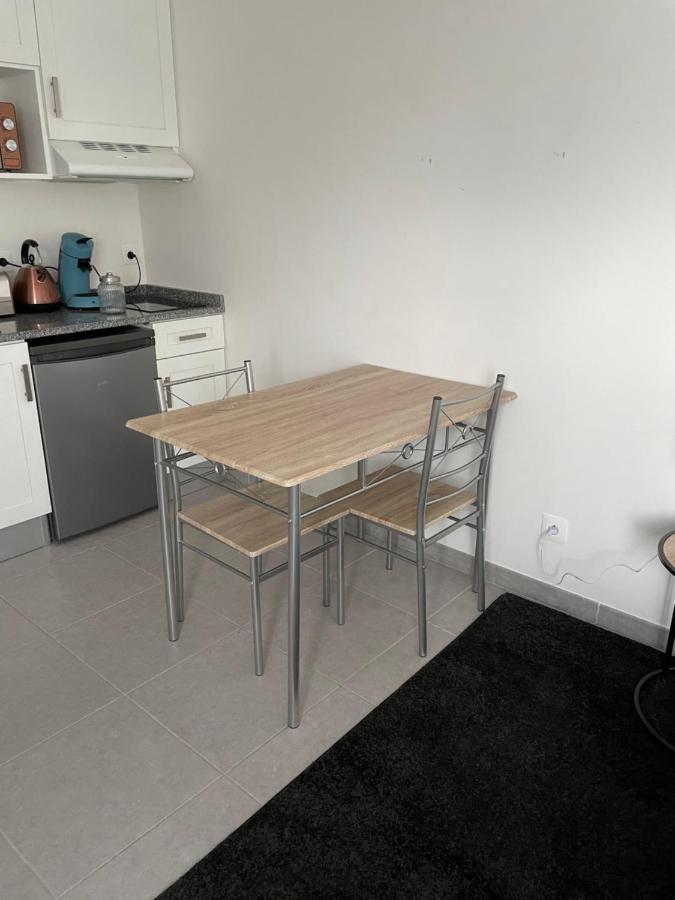 Studio A 300 M De La Gare De Mantes-La-Jolie Eksteriør billede