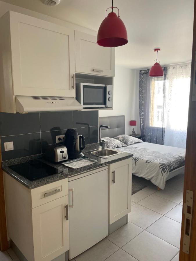 Studio A 300 M De La Gare De Mantes-La-Jolie Eksteriør billede