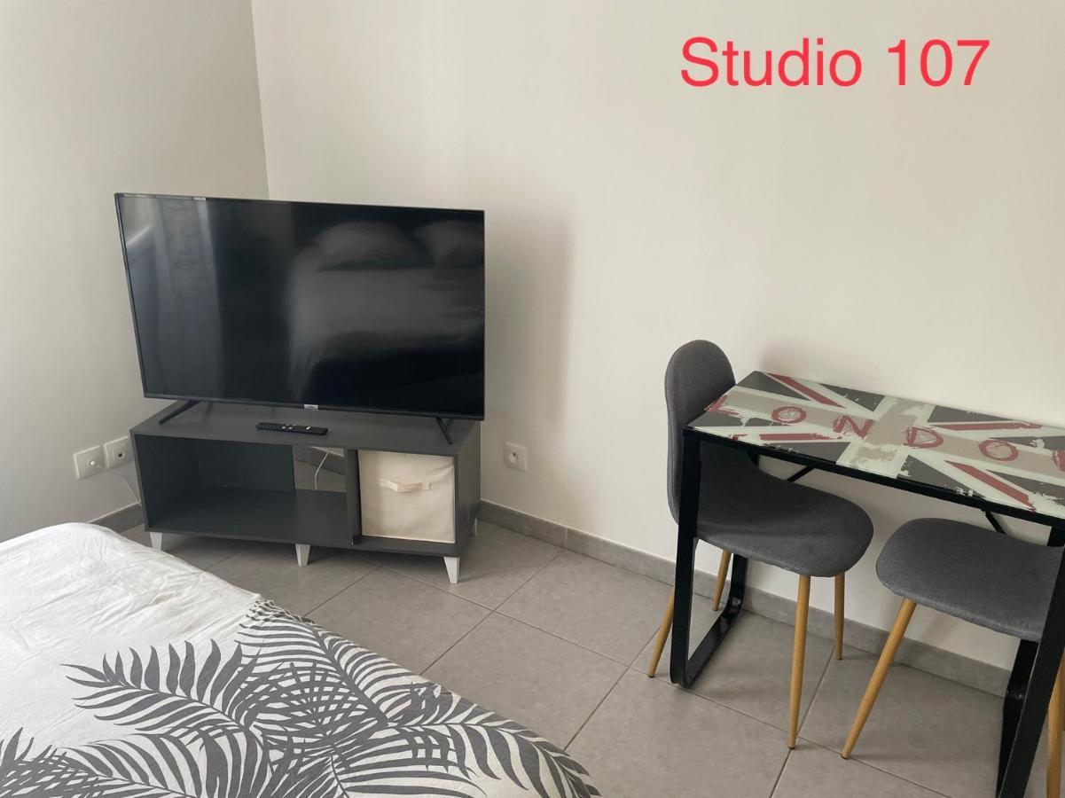 Studio A 300 M De La Gare De Mantes-La-Jolie Eksteriør billede