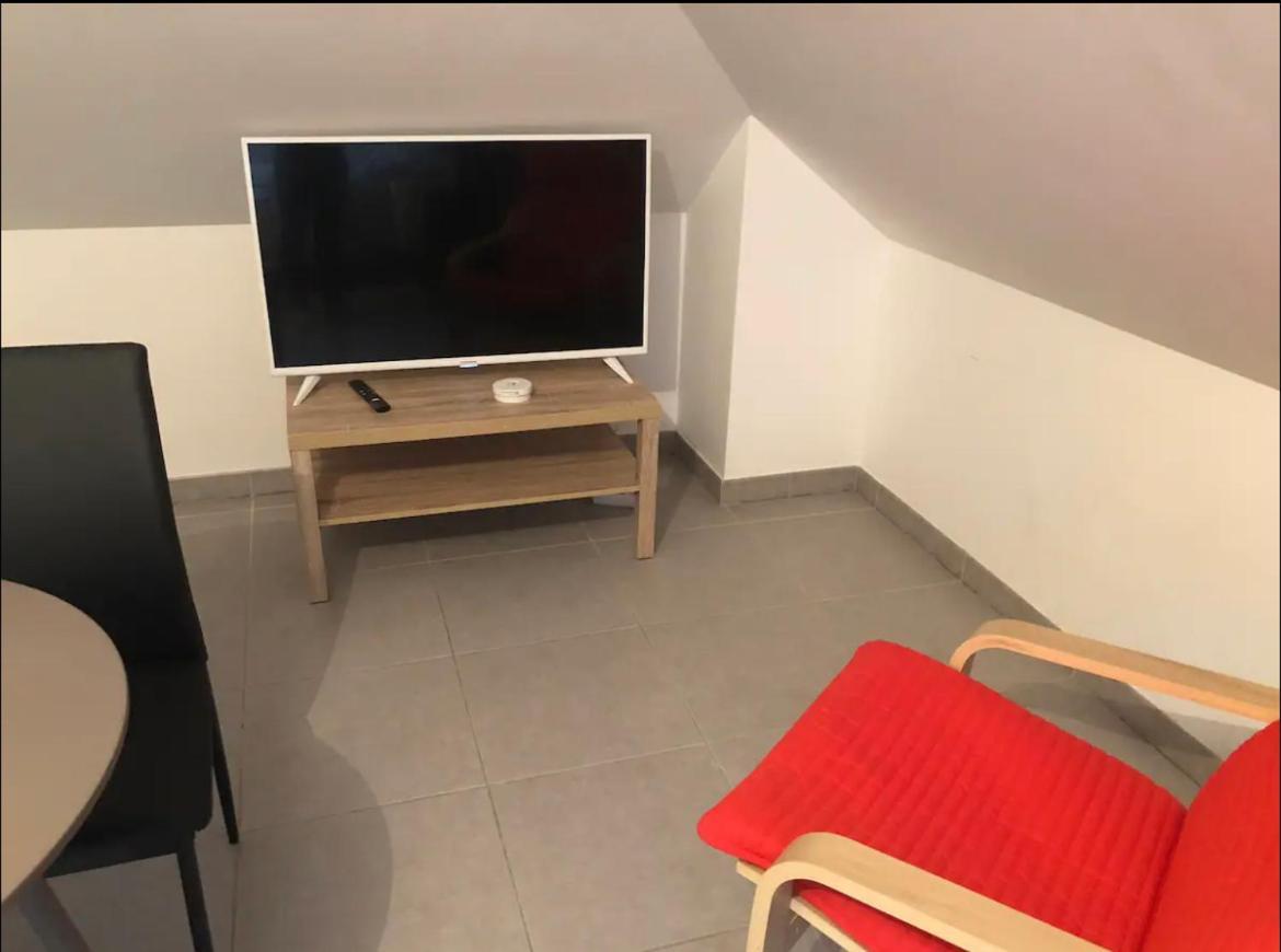 Studio A 300 M De La Gare De Mantes-La-Jolie Eksteriør billede