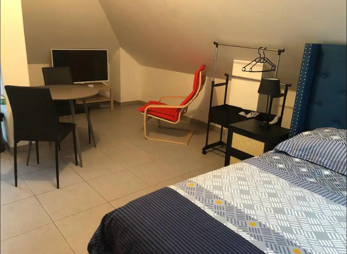 Studio A 300 M De La Gare De Mantes-La-Jolie Eksteriør billede