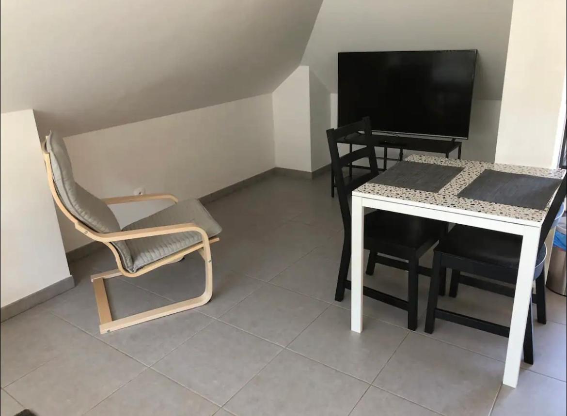 Studio A 300 M De La Gare De Mantes-La-Jolie Eksteriør billede