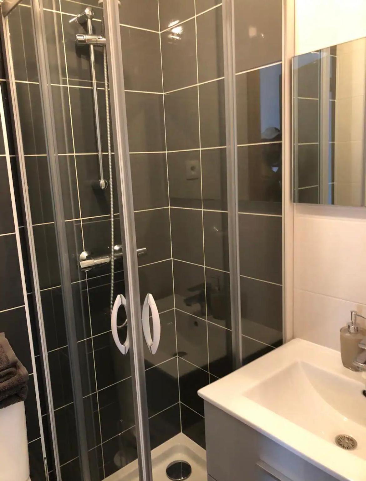 Studio A 300 M De La Gare De Mantes-La-Jolie Eksteriør billede