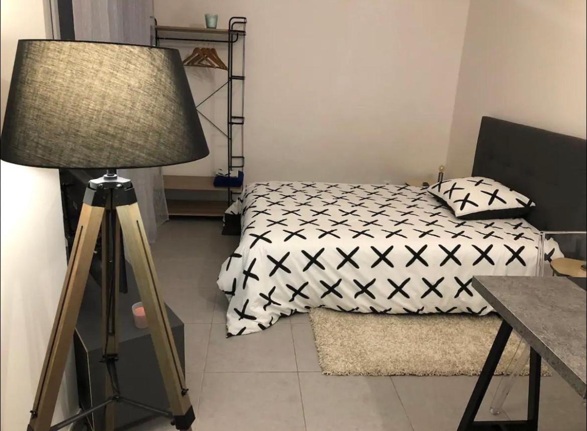 Studio A 300 M De La Gare De Mantes-La-Jolie Eksteriør billede