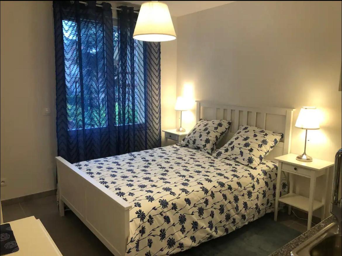 Studio A 300 M De La Gare De Mantes-La-Jolie Eksteriør billede