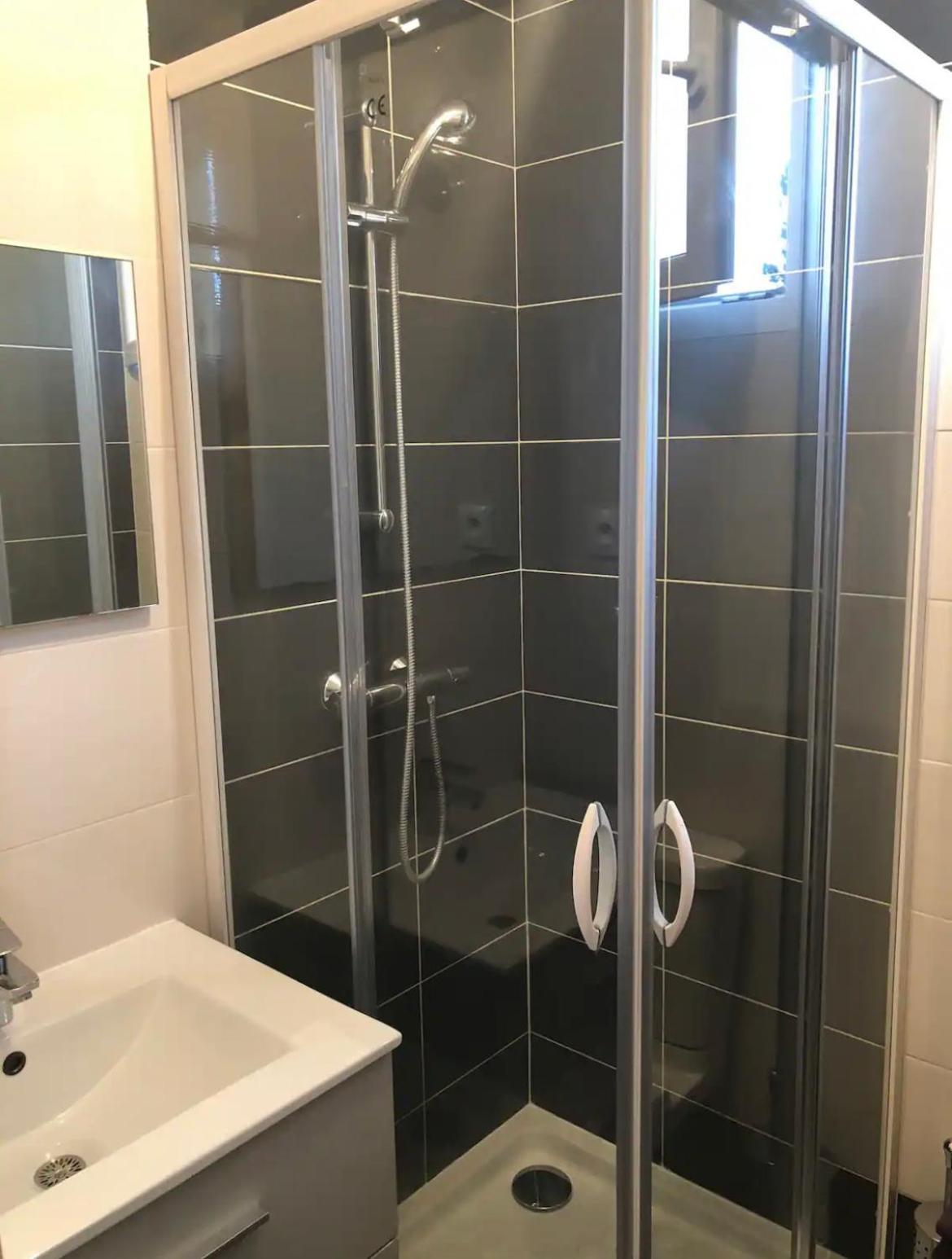 Studio A 300 M De La Gare De Mantes-La-Jolie Eksteriør billede