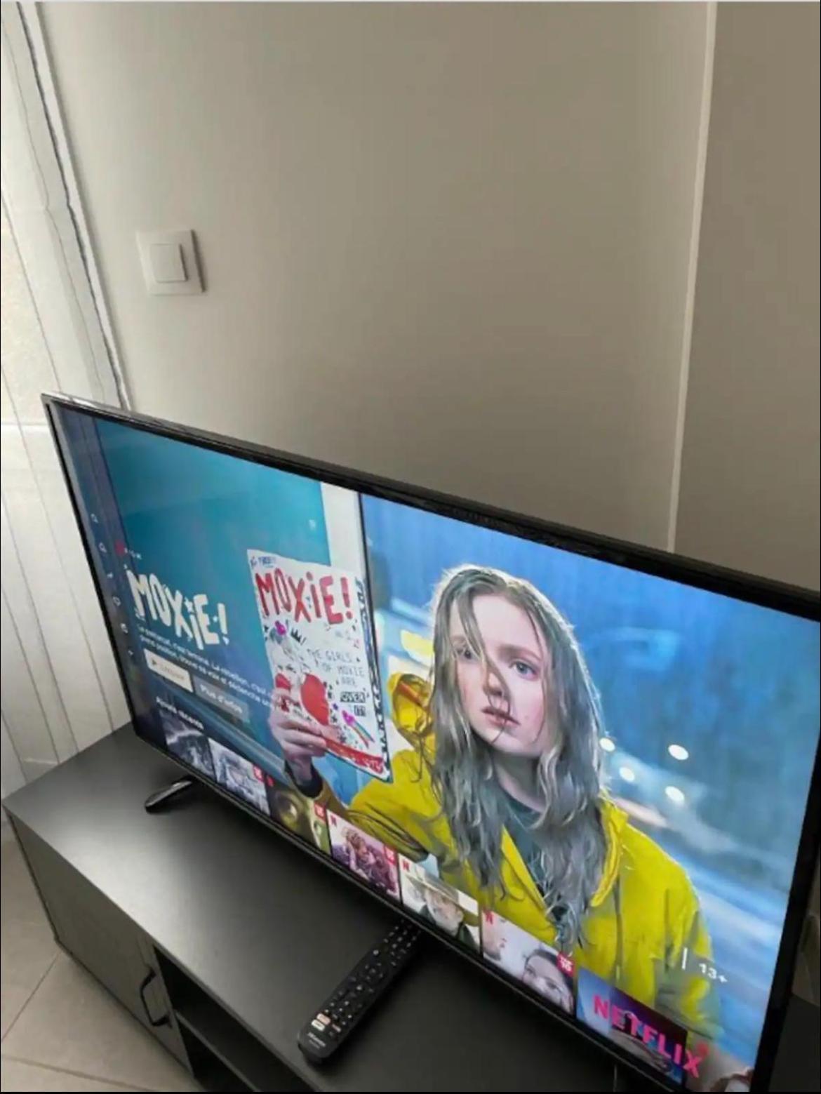 Studio A 300 M De La Gare De Mantes-La-Jolie Eksteriør billede