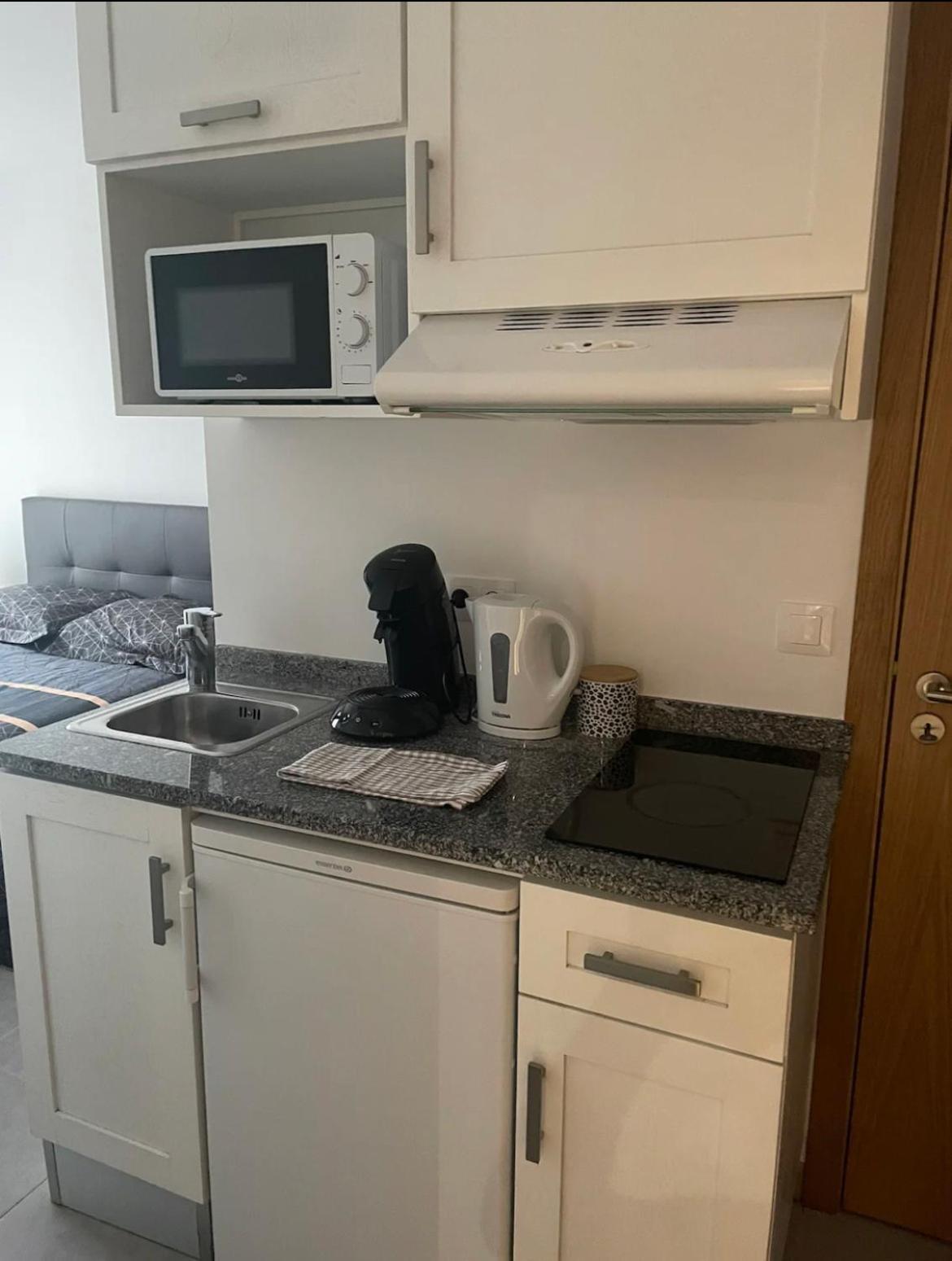 Studio A 300 M De La Gare De Mantes-La-Jolie Eksteriør billede
