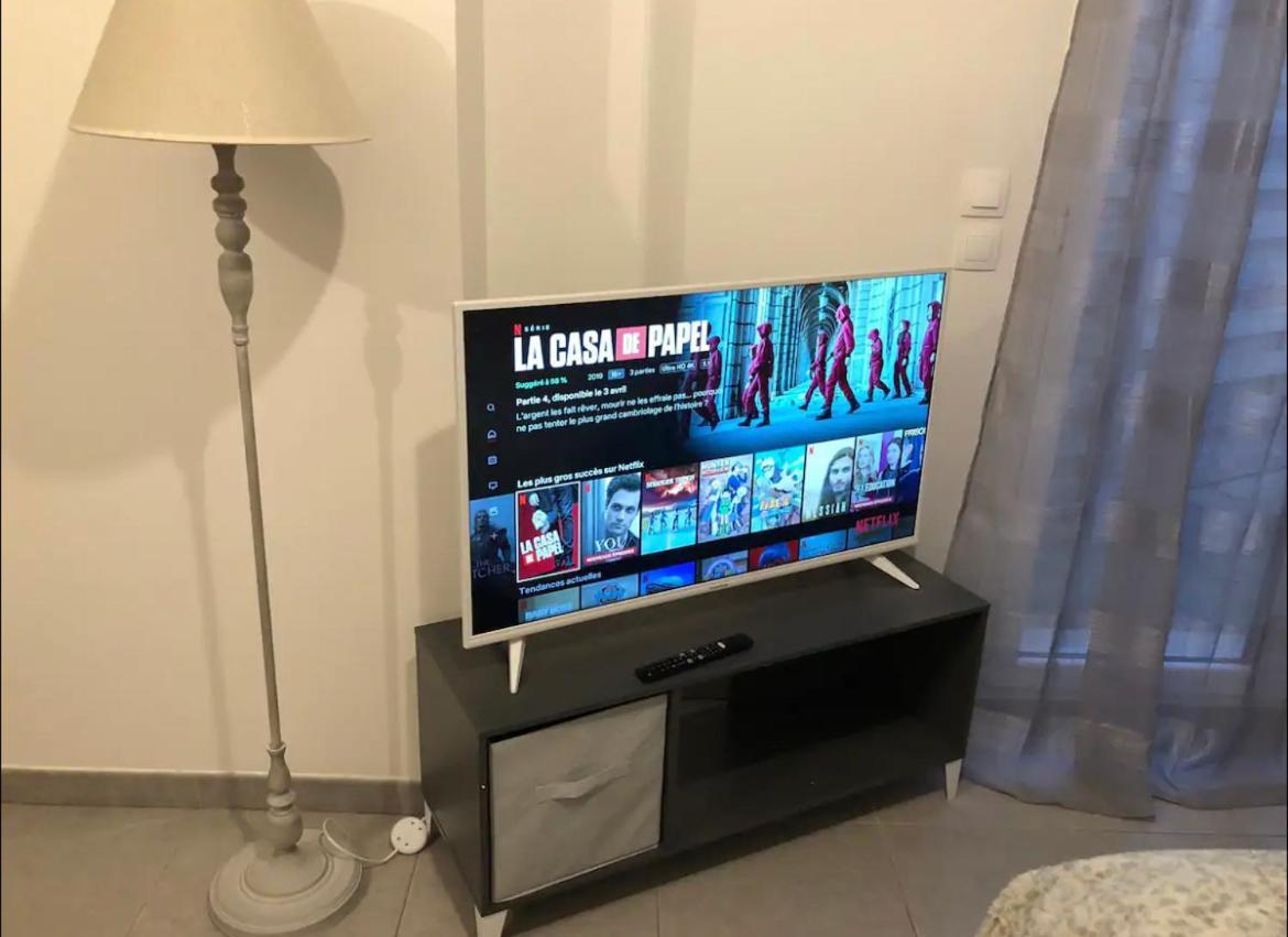 Studio A 300 M De La Gare De Mantes-La-Jolie Eksteriør billede