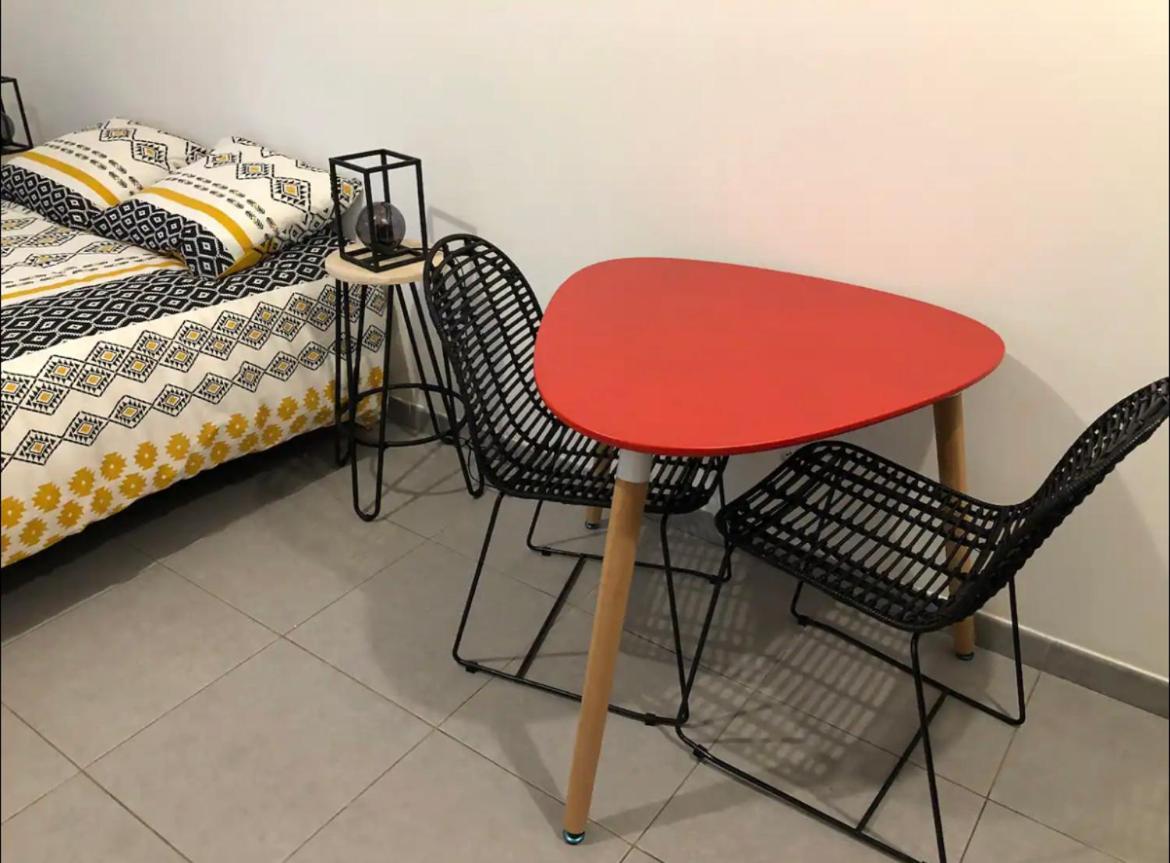 Studio A 300 M De La Gare De Mantes-La-Jolie Eksteriør billede